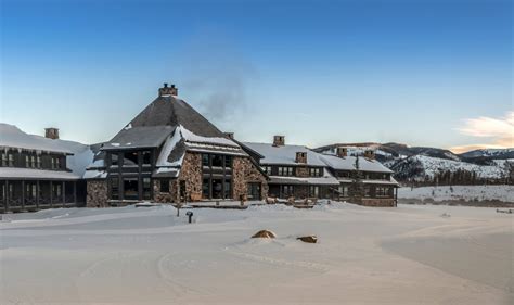 Devil's ranch - Ski-in, ski-out access to award-winning cross-country trails. Pricing starts at $1,450* per night with a 2-night minimum. One-night’s non-refundable lodging deposit required at the time of booking. Maximum occupancy of 8 guests. No smoking allowed. *Peak & Holiday pricing starts at $2,800 with a 2-3-night minimum.
